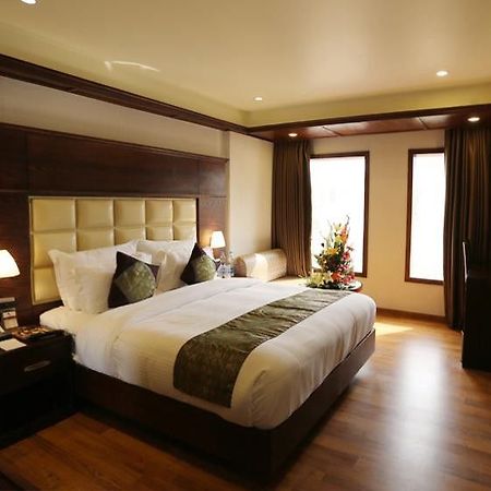 Hotel Ch2 Srinagar  Exterior photo